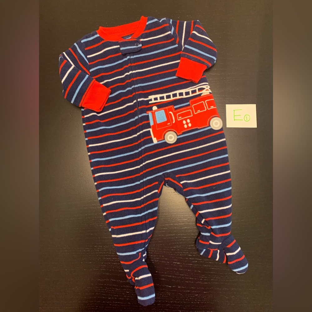 ⭐️2/$11.00⭐️— Carter's 3m (0-3m) Striped Footed Fleece Zip Up Sleeper